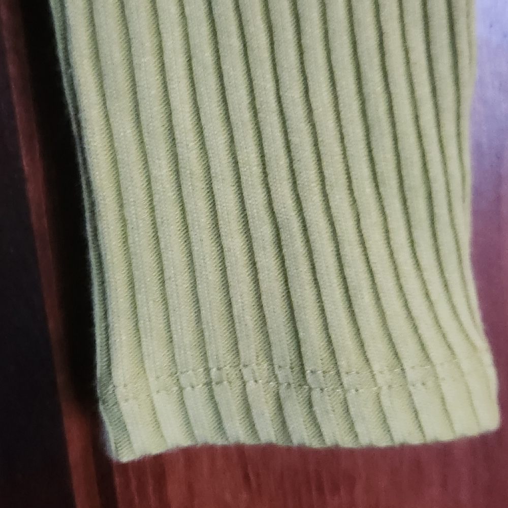 Levi's Green Ribbed Scoop Neck Top - Size Large - Kiwi Green- Like New! - Picture 5 of 12